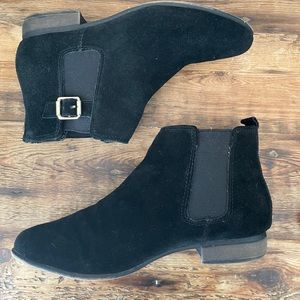 ✨SOLD✨ ✔️✔️White Mountain -Globe-Suede Black Ankle Booties